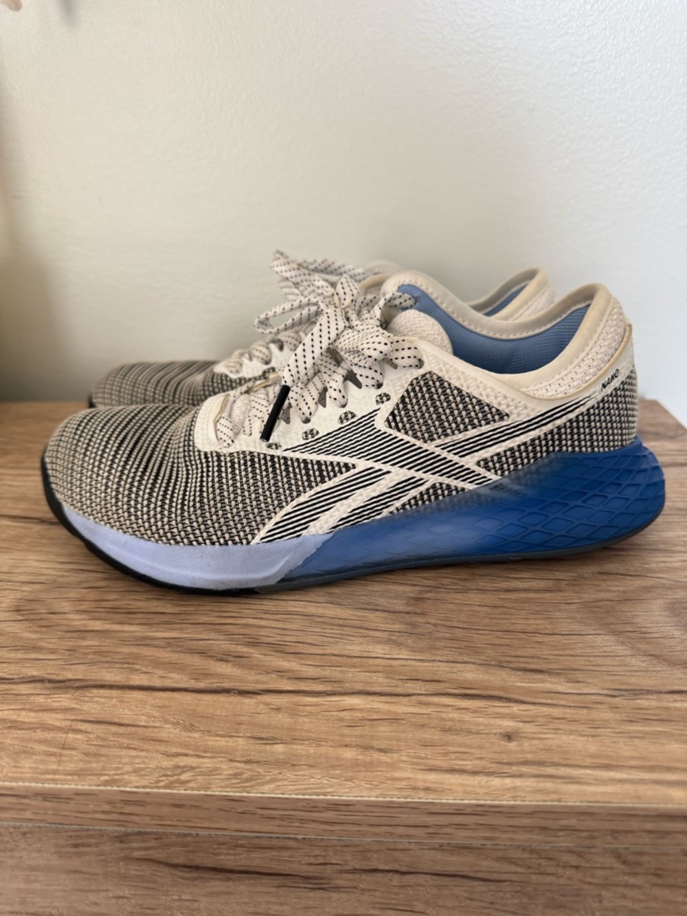 Reebok Nano 9 Women's Size 6 Training Shoes White Black Blue